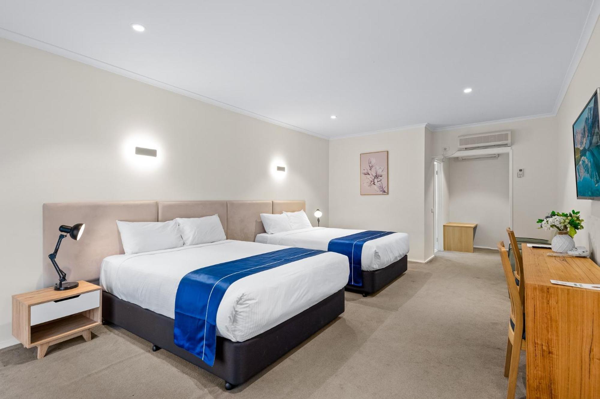 International Motel 4*