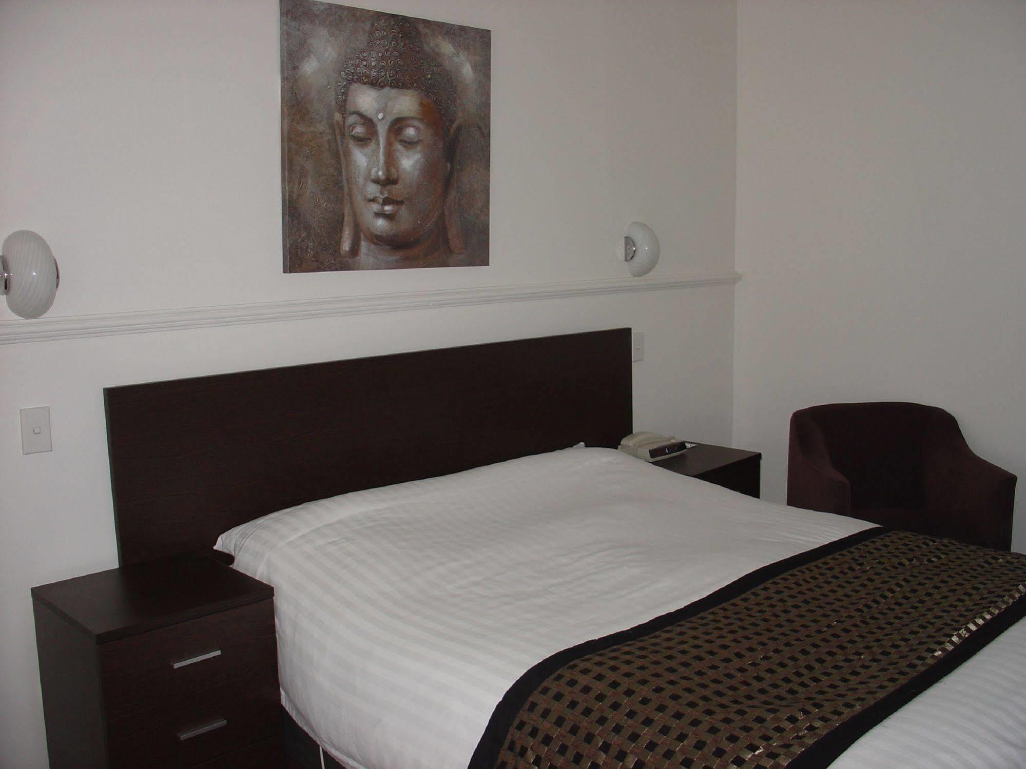 International Motel 4*